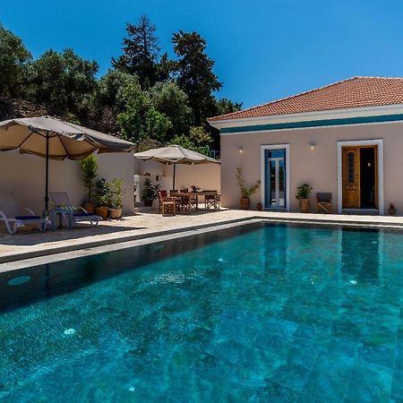 Villa Remedio Neon Khorion  エクステリア 写真