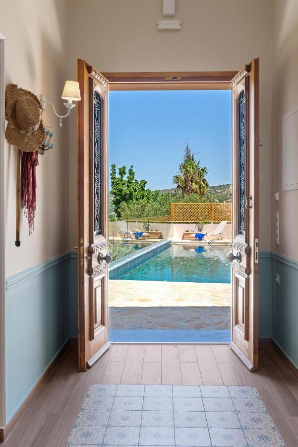 Villa Remedio Neon Khorion  エクステリア 写真
